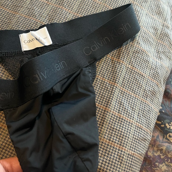 Calvin Klein Black lace thong- size small - Picture 8 of 13